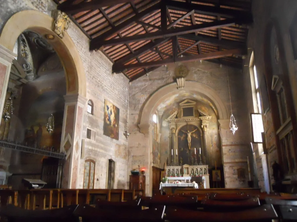 La facciata romanica della chiesa di San Giovanni in Foro a Verona